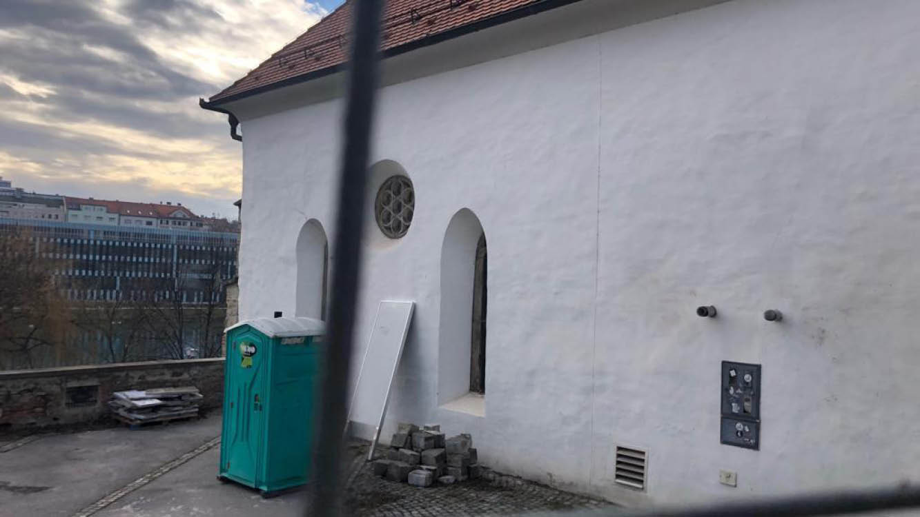 בבית הכנסת של בעל תרומת הדשן