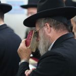 מקורבנות לאחריות – תפילת ההורים על עצמם